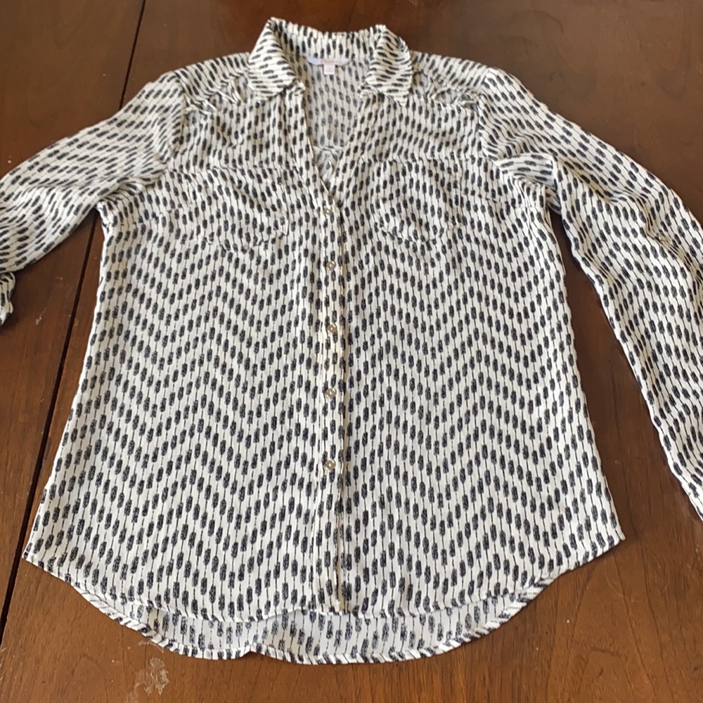 24:03 - Candies Button Down Blouse w/cut out shoulder - Picture 10 of 16